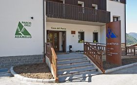 Ostello Casa Del Parco Dell'adamello Di